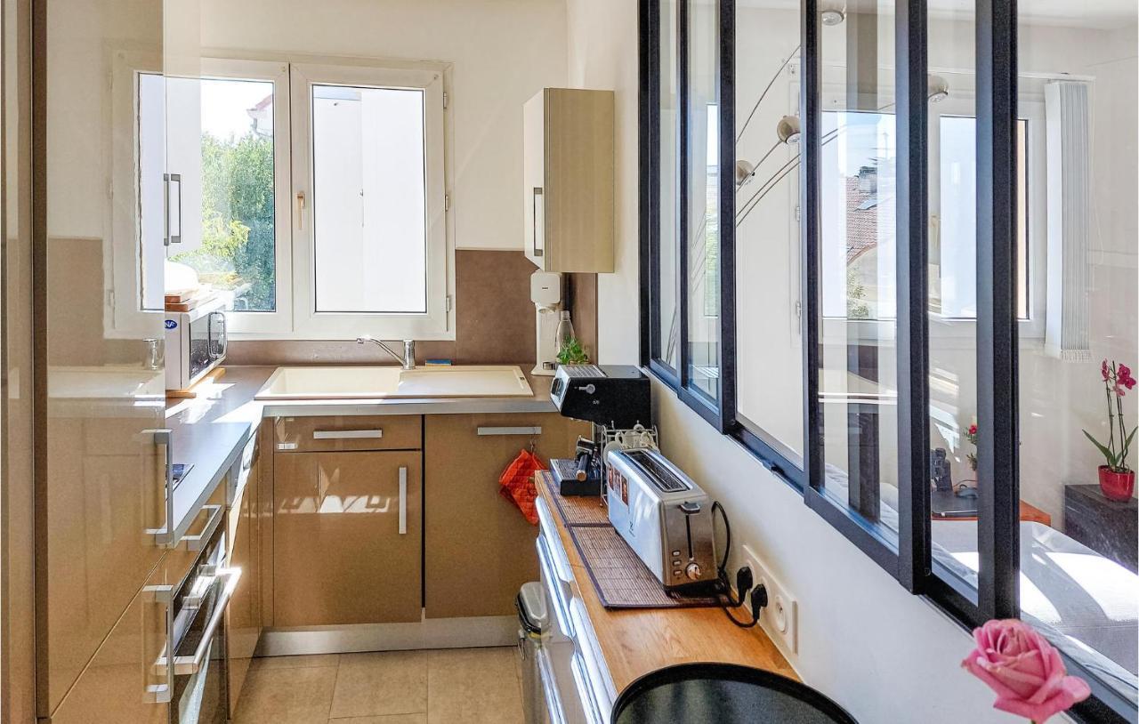 Awesome Apartment In Triel-Sur-Seine With Kitchen Exterior photo