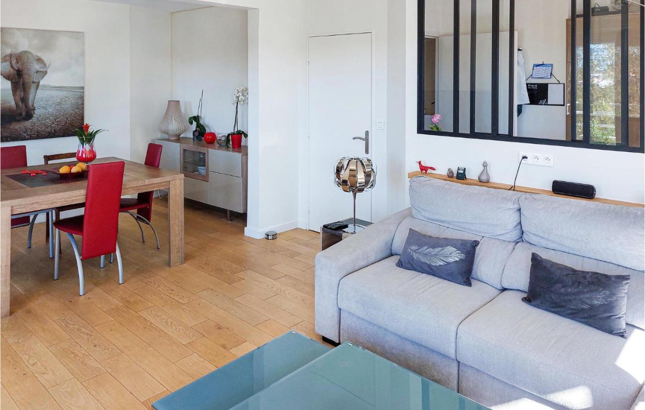 Awesome Apartment In Triel-Sur-Seine With Kitchen Exterior photo